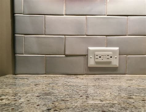 tile around kitchen outlets